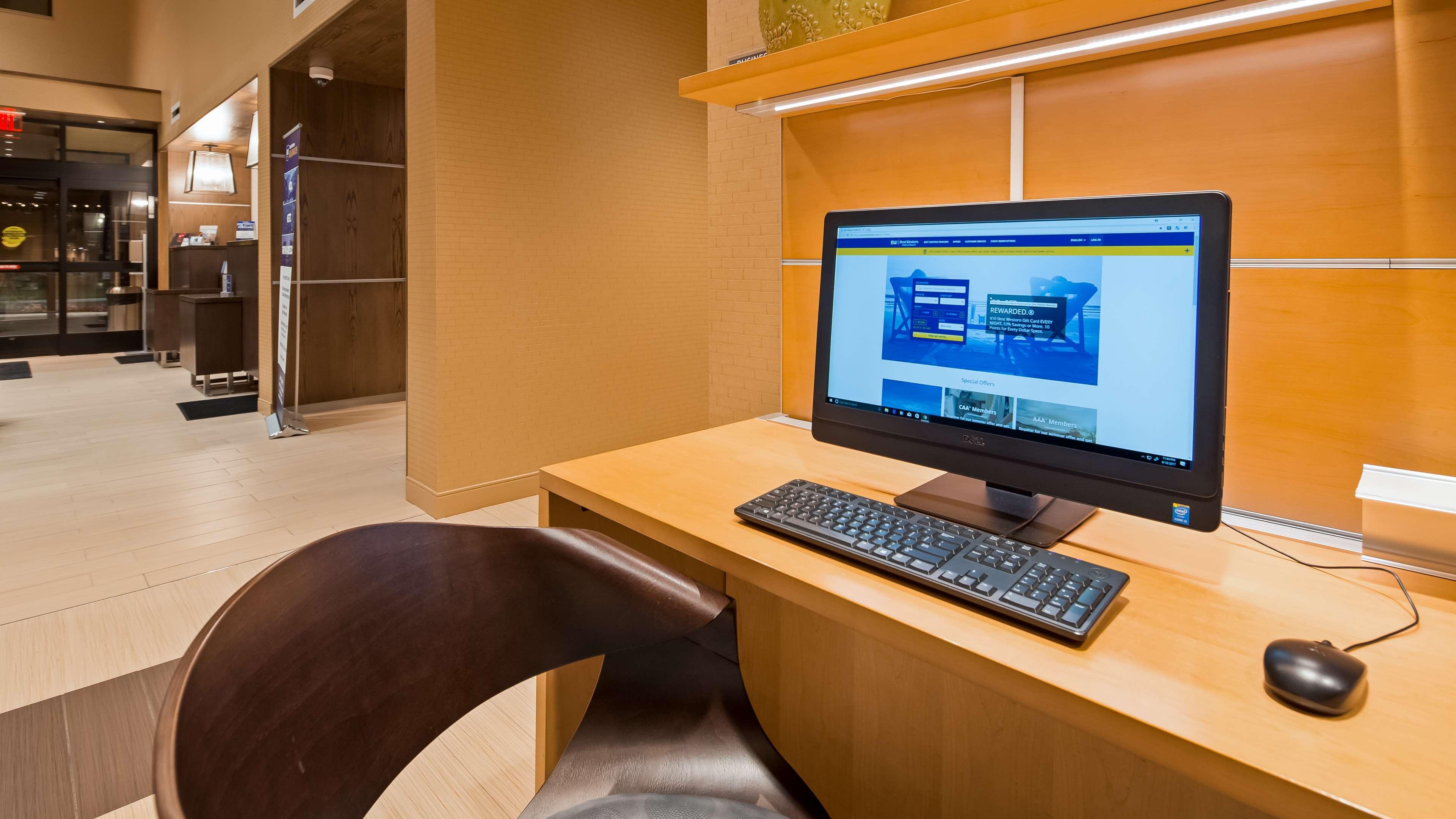 Best Western Plus Franciscan Square Inn & Suites Steubenville Exterior photo