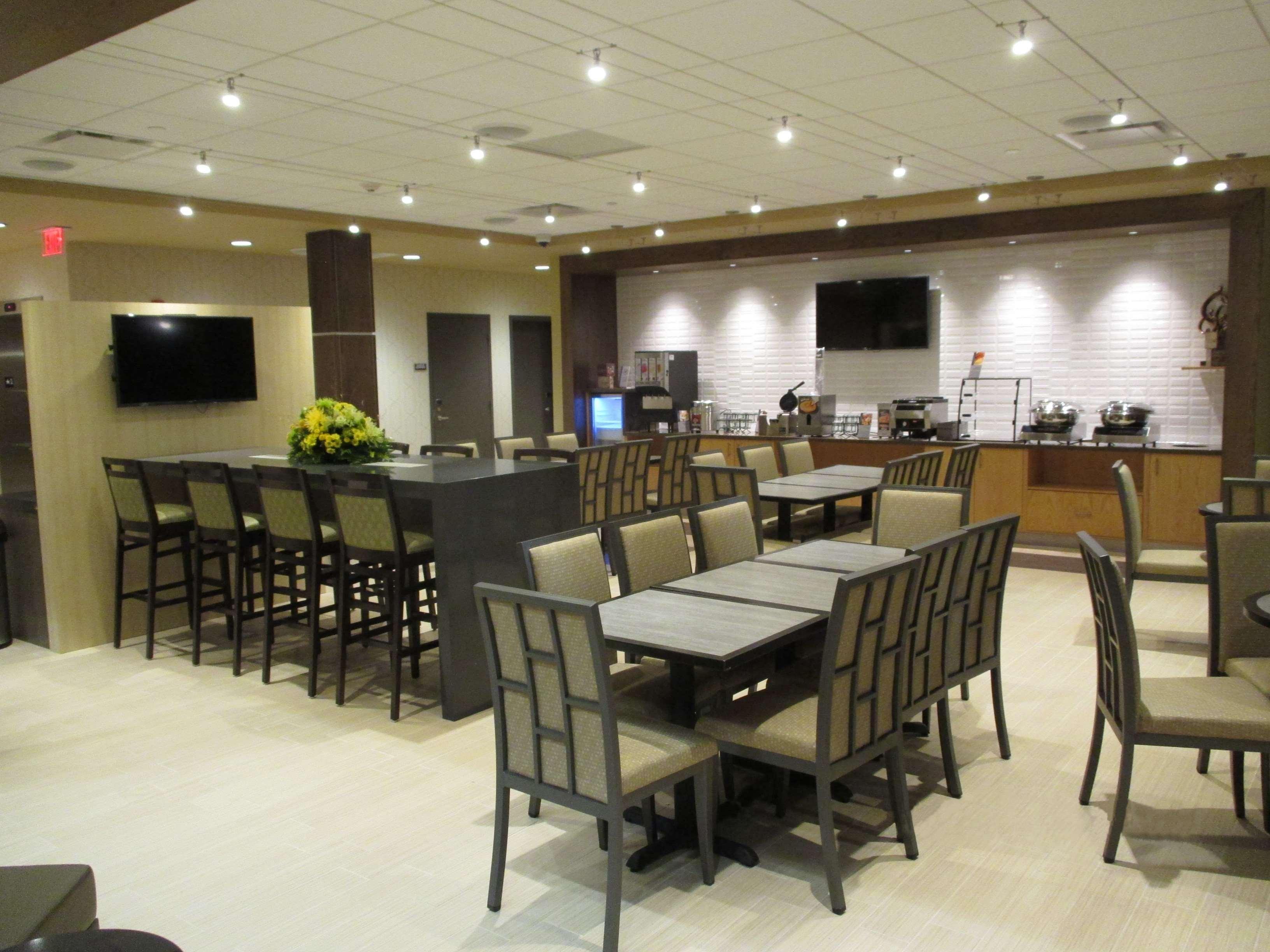 Best Western Plus Franciscan Square Inn & Suites Steubenville Exterior photo