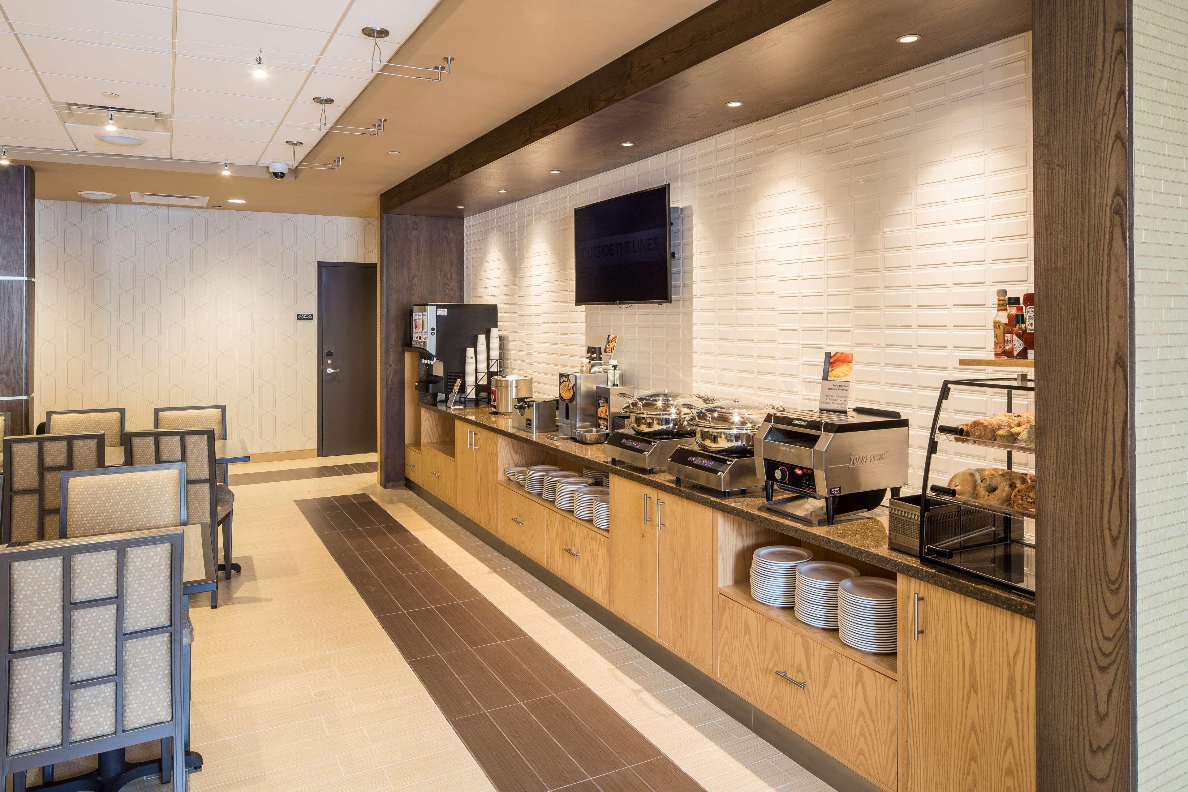 Best Western Plus Franciscan Square Inn & Suites Steubenville Exterior photo