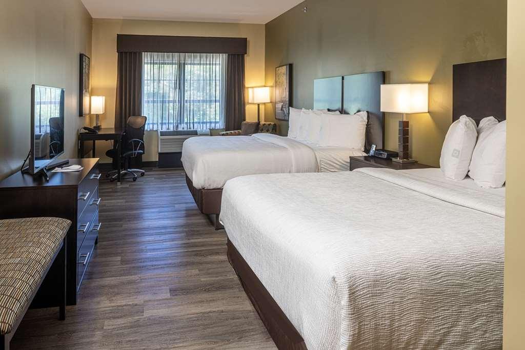 Best Western Plus Franciscan Square Inn & Suites Steubenville Room photo