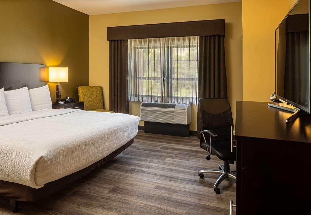 Best Western Plus Franciscan Square Inn & Suites Steubenville Room photo