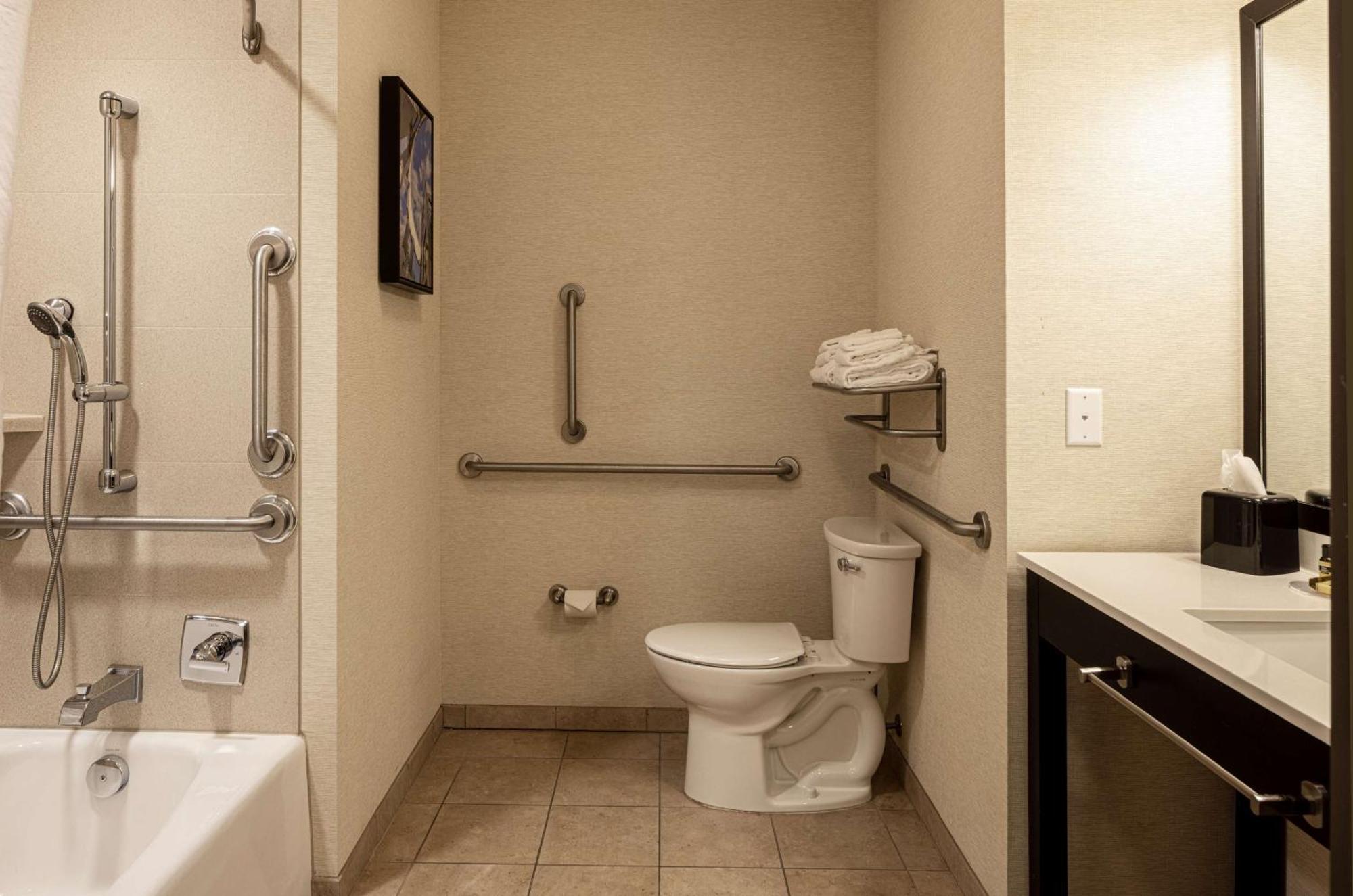 Best Western Plus Franciscan Square Inn & Suites Steubenville Exterior photo