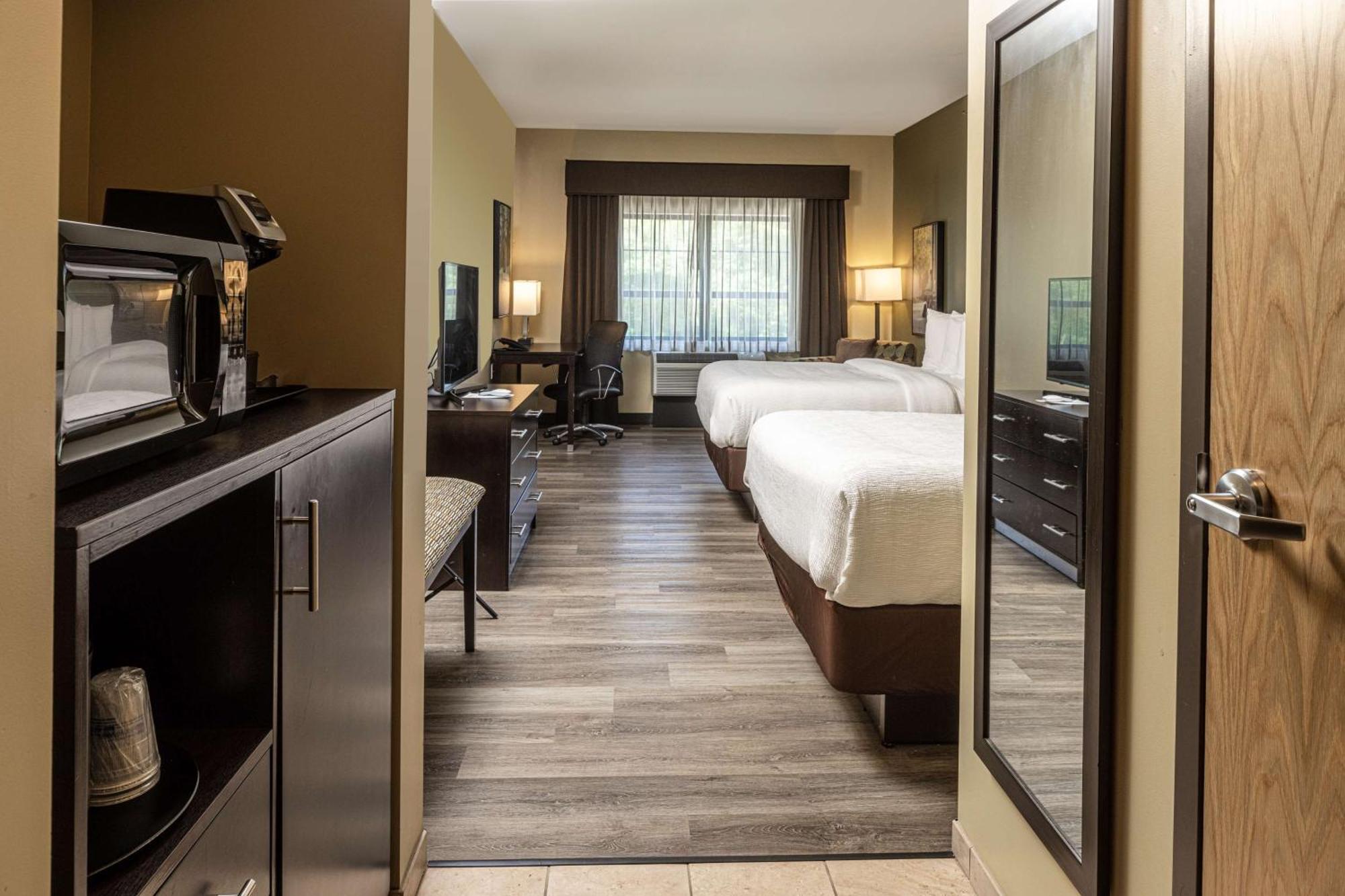Best Western Plus Franciscan Square Inn & Suites Steubenville Exterior photo