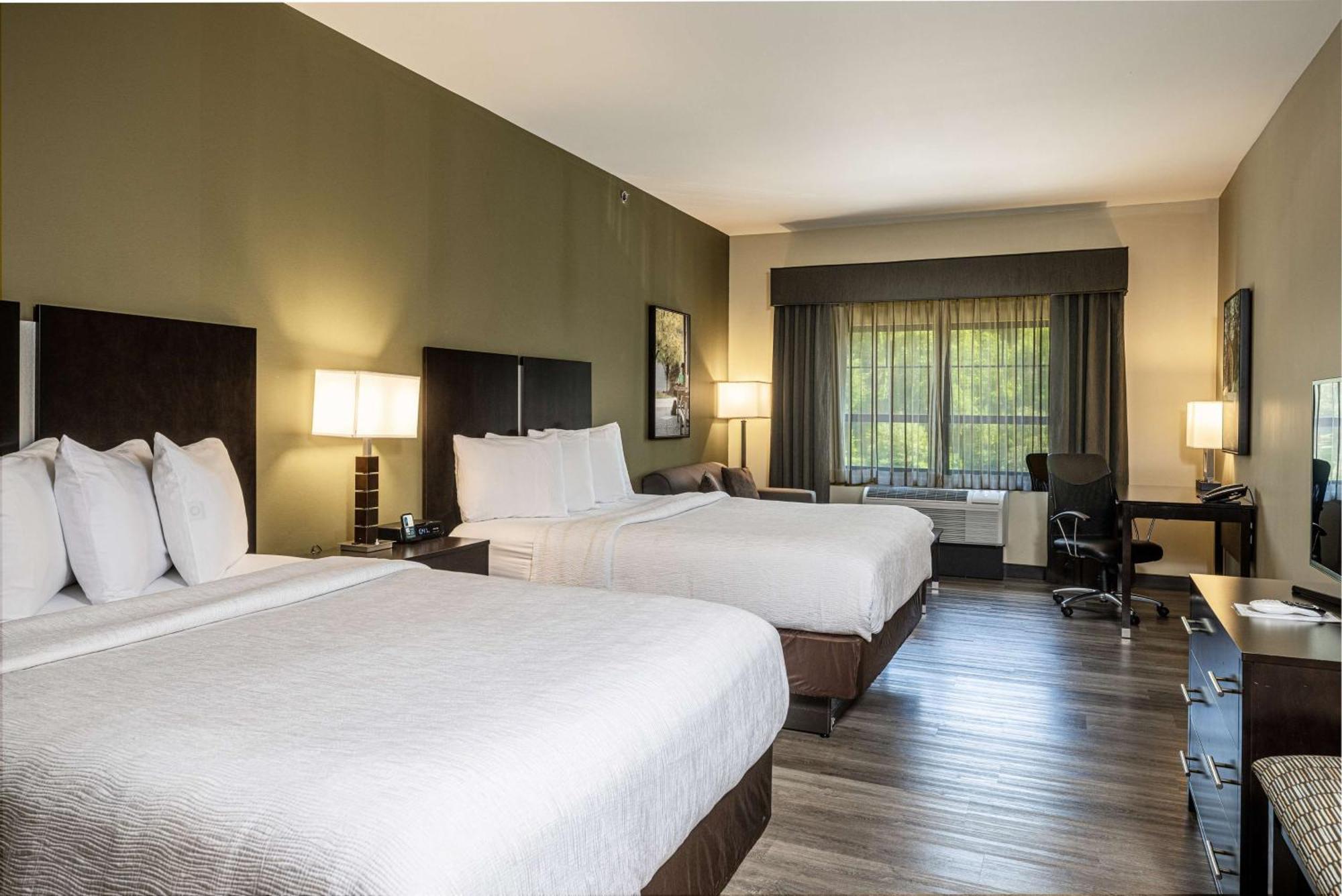 Best Western Plus Franciscan Square Inn & Suites Steubenville Exterior photo