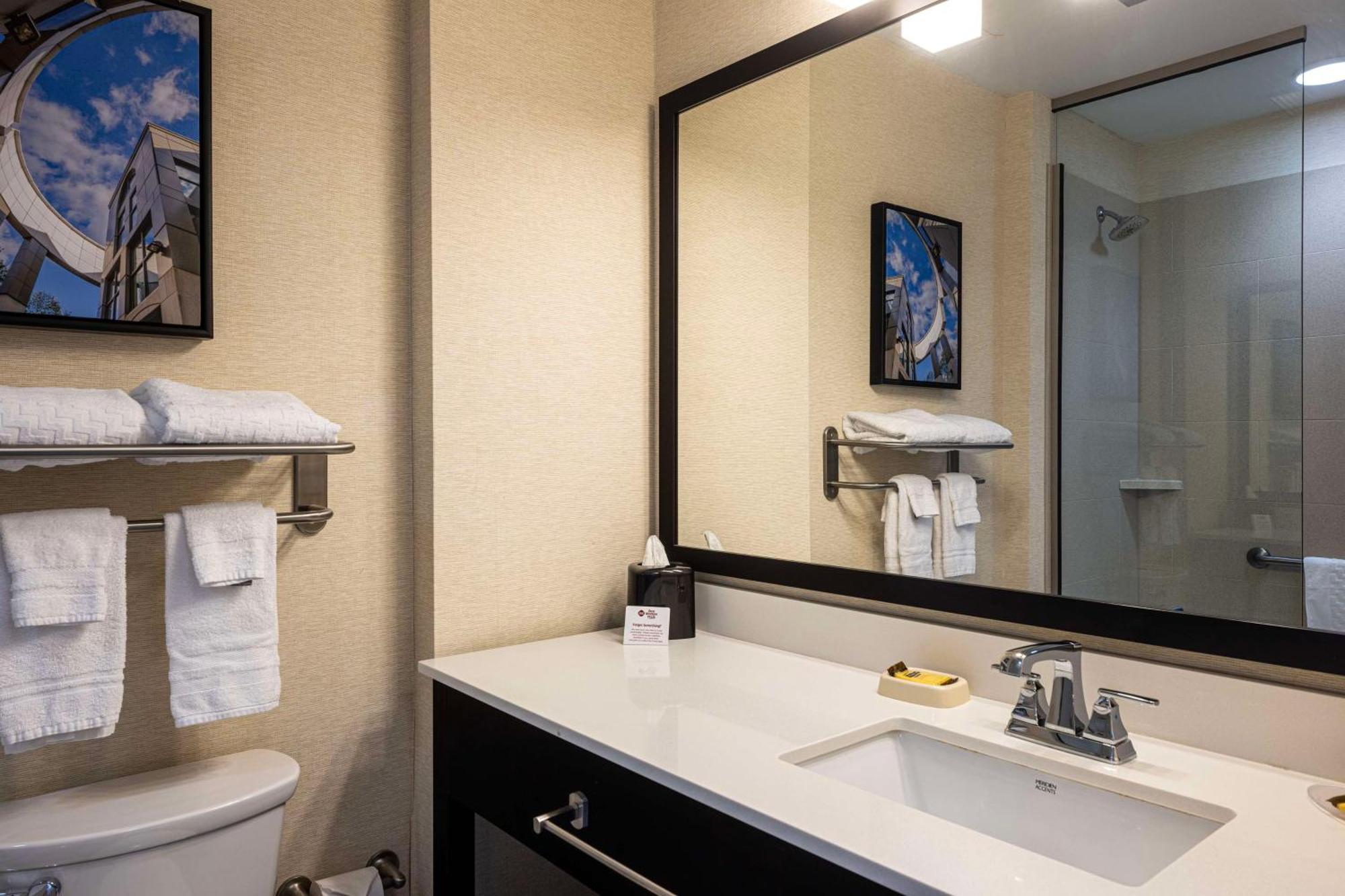 Best Western Plus Franciscan Square Inn & Suites Steubenville Exterior photo