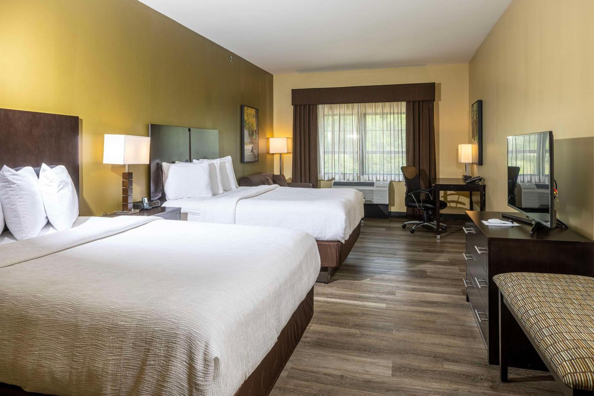 Best Western Plus Franciscan Square Inn & Suites Steubenville Exterior photo